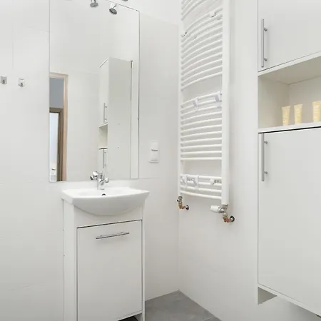 Stylowe I Eleganckie Na Parterze Przy Rynku W Poznaniu By Renters * 포즈난