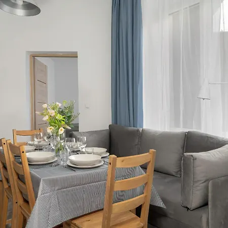 Stylowe I Eleganckie Na Parterze Przy Rynku W Poznaniu By Renters 포즈난
